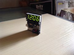 用一块手机电板作电源电子钟制作