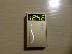 烟盒diy制作了此款LED电子钟,很漂亮!