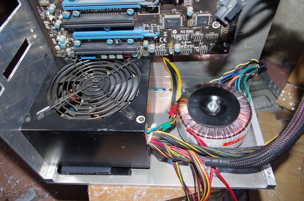 点击查看原图 手工弄一个半裸全铝电脑机箱