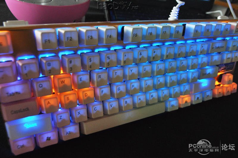 点击查看原图 我也来DIY动动手。。给键盘换个彩虹键帽