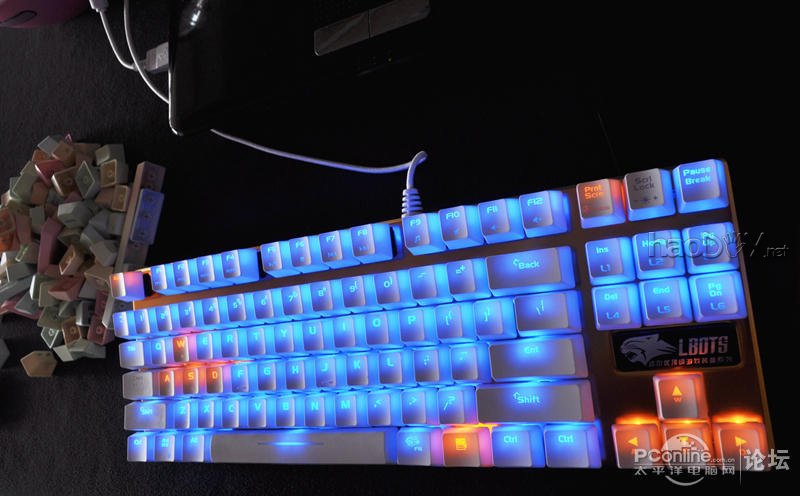 点击查看原图 我也来DIY动动手。。给键盘换个彩虹键帽