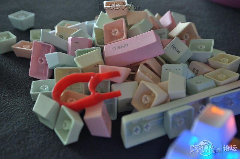 点击查看原图 我也来DIY动动手。。给键盘换个彩虹键帽