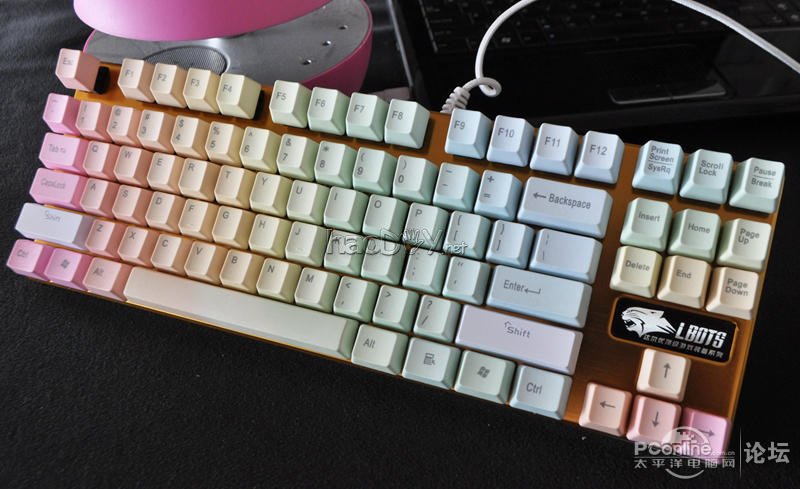 点击查看原图 我也来DIY动动手。。给键盘换个彩虹键帽