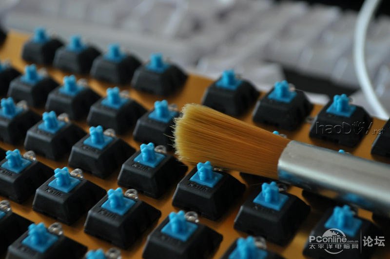 点击查看原图 我也来DIY动动手。。给键盘换个彩虹键帽