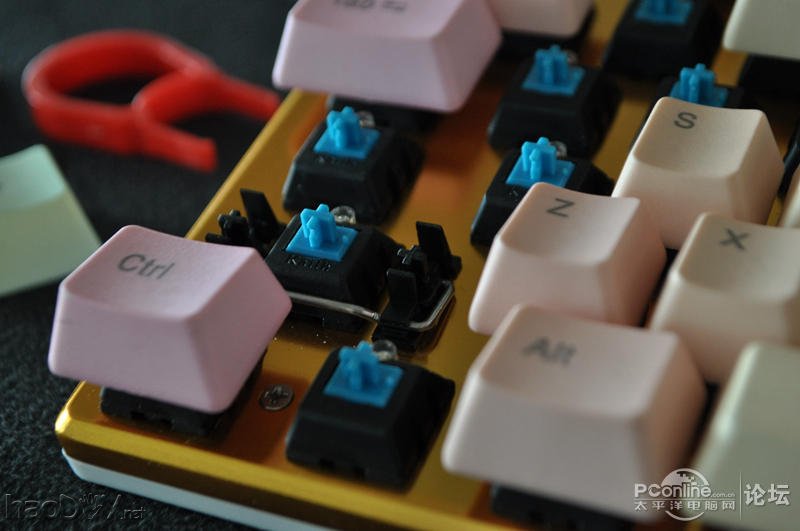点击查看原图 我也来DIY动动手。。给键盘换个彩虹键帽