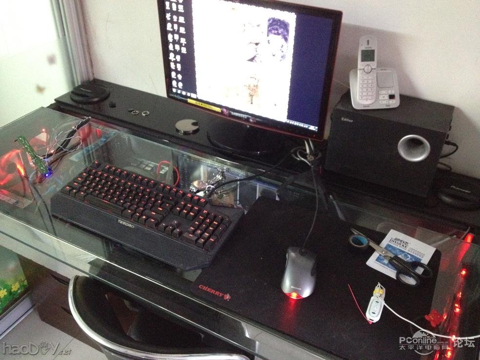 点击查看原图 制作一体化电脑桌电脑