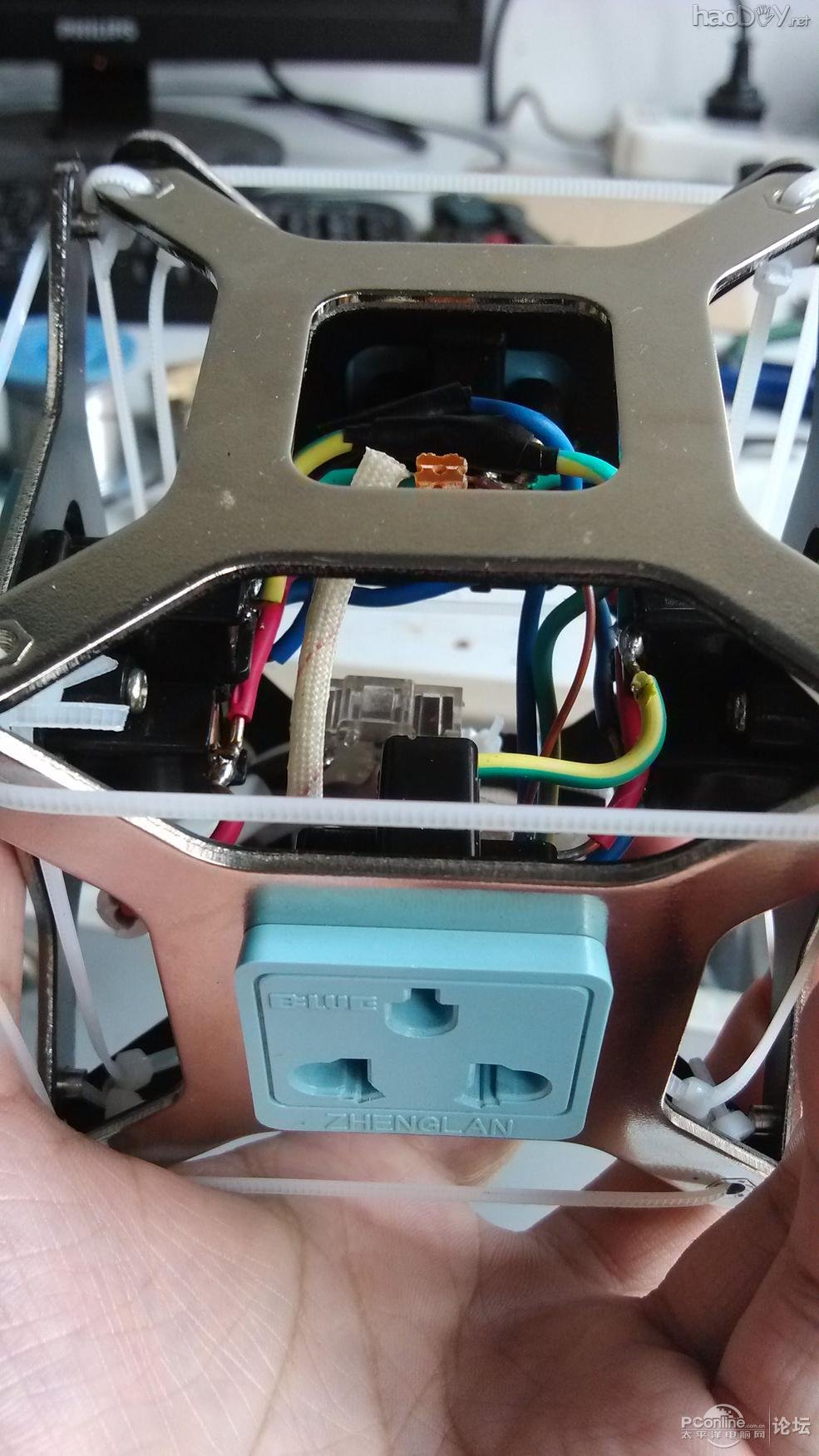 点击查看原图 DIY另类风格不安全电源插座