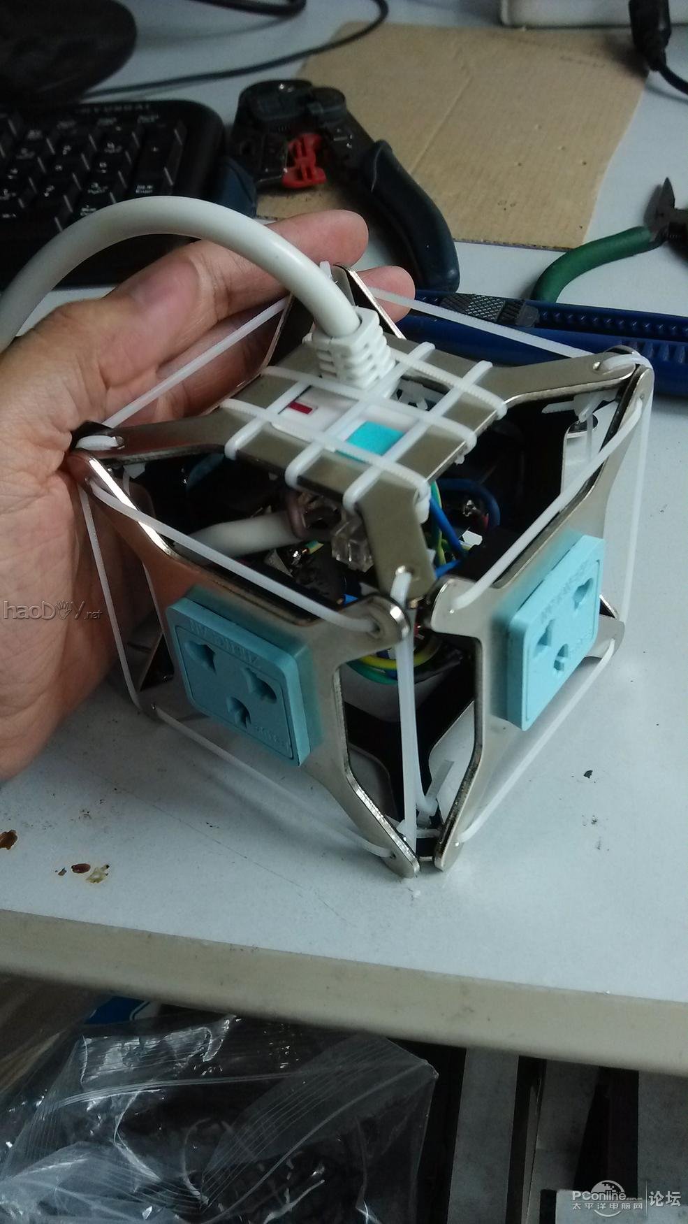 点击查看原图 DIY另类风格不安全电源插座