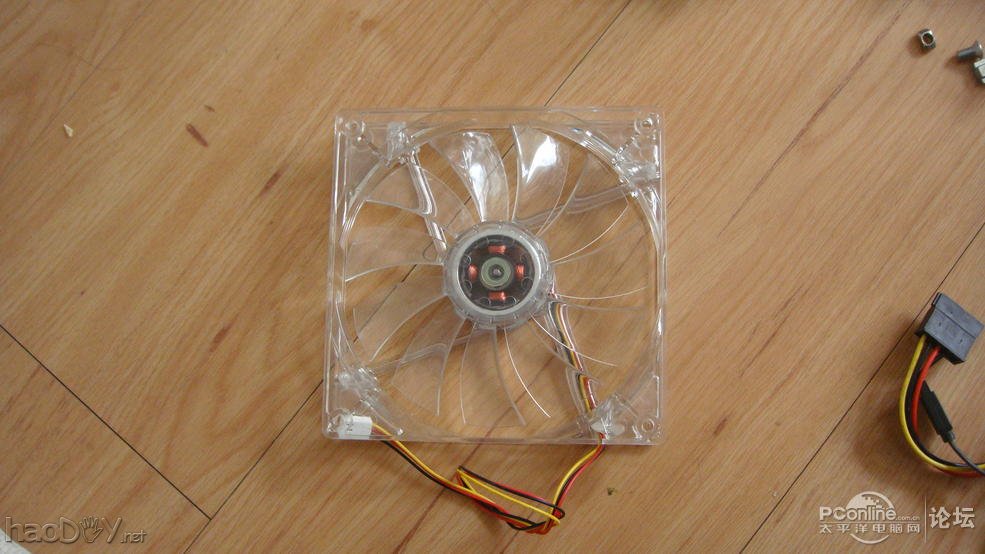 点击查看原图 给岳父母制作的超炫红色mini小机箱