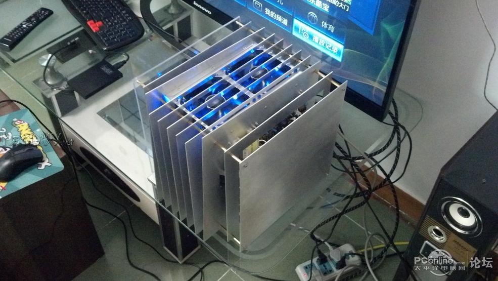 点击查看原图 全手工仿制+改造纯铝散热片+航空插头电脑机箱