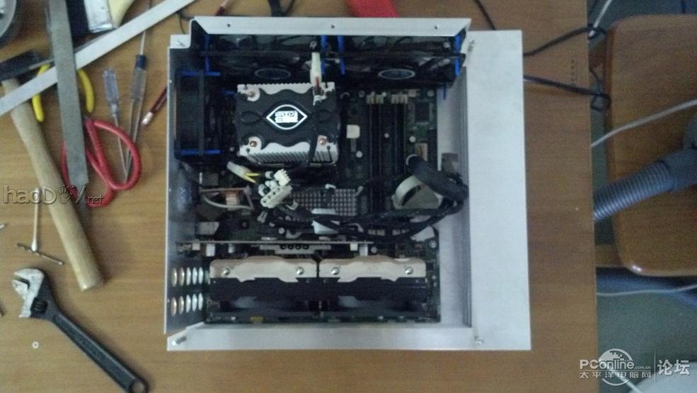 点击查看原图 全手工仿制+改造纯铝散热片+航空插头电脑机箱