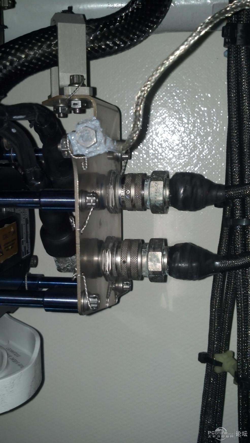 点击查看原图 全手工仿制+改造纯铝散热片+航空插头电脑机箱