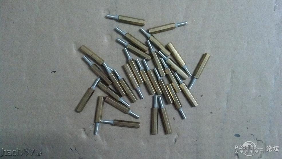 点击查看原图 全手工仿制+改造纯铝散热片+航空插头电脑机箱