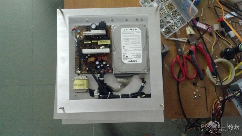 点击查看原图 全手工仿制+改造纯铝散热片+航空插头电脑机箱