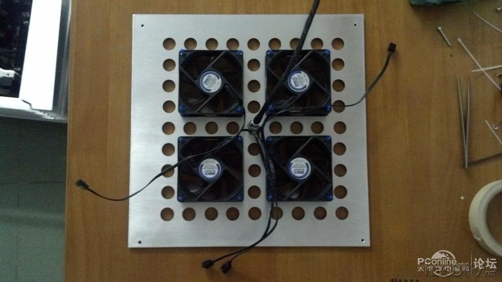 点击查看原图 全手工仿制+改造纯铝散热片+航空插头电脑机箱