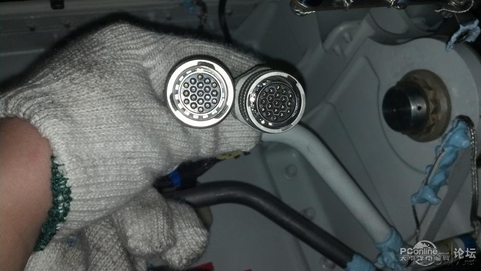 点击查看原图 全手工仿制+改造纯铝散热片+航空插头电脑机箱