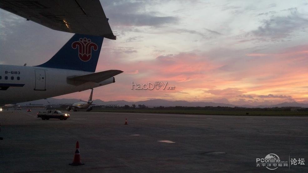 点击查看原图 全手工仿制+改造纯铝散热片+航空插头电脑机箱