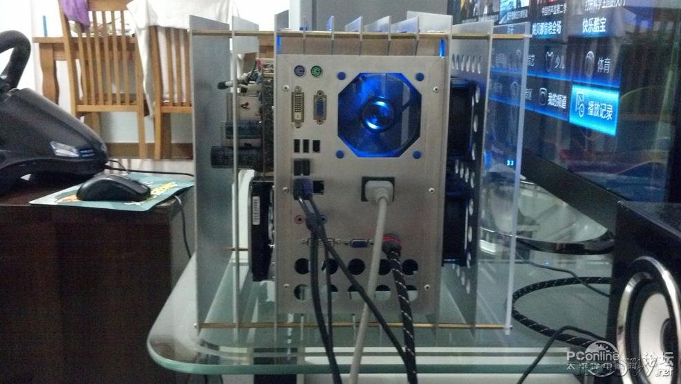 点击查看原图 全手工仿制+改造纯铝散热片+航空插头电脑机箱