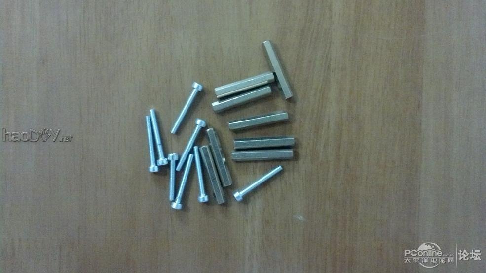 点击查看原图 全手工仿制+改造纯铝散热片+航空插头电脑机箱