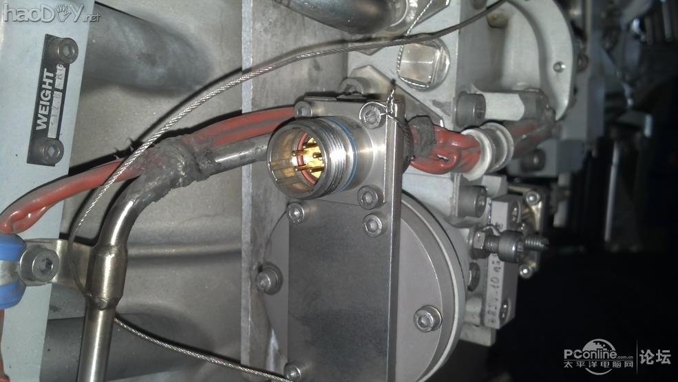 点击查看原图 全手工仿制+改造纯铝散热片+航空插头电脑机箱