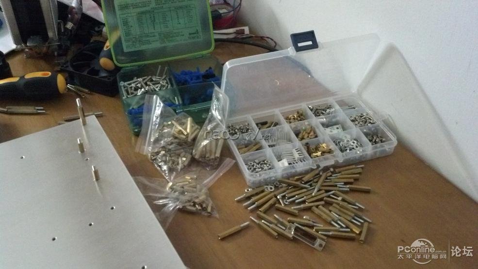 点击查看原图 全手工仿制+改造纯铝散热片+航空插头电脑机箱