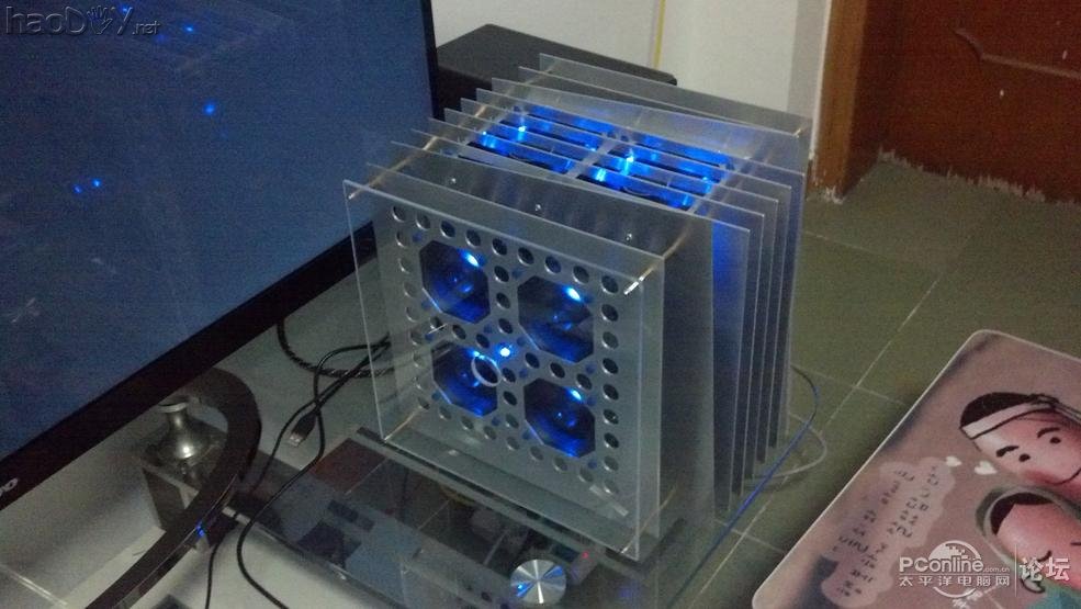 点击查看原图 全手工仿制+改造纯铝散热片+航空插头电脑机箱