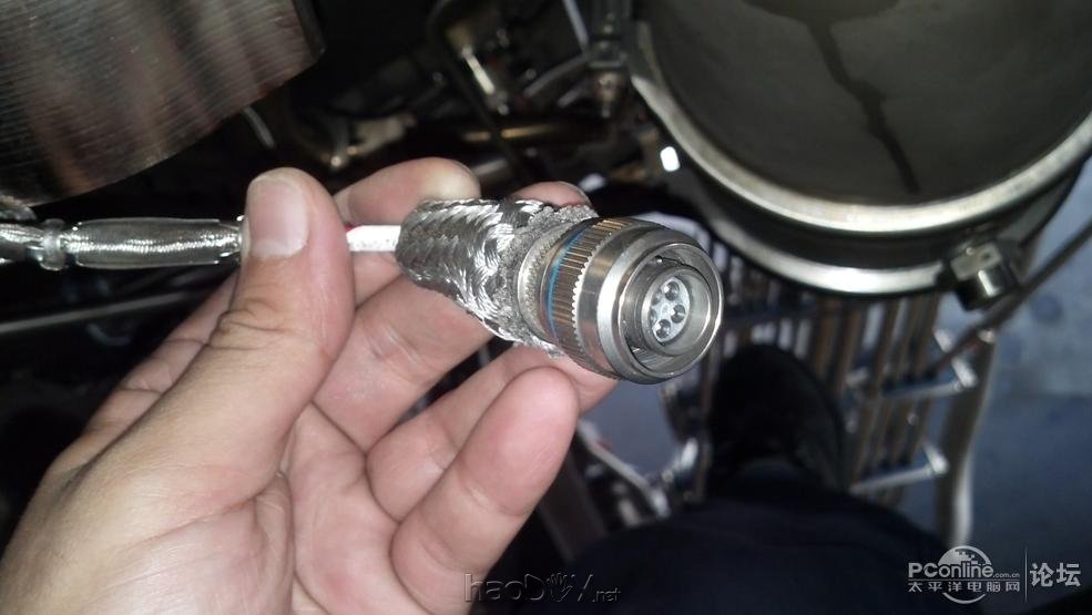 点击查看原图 全手工仿制+改造纯铝散热片+航空插头电脑机箱