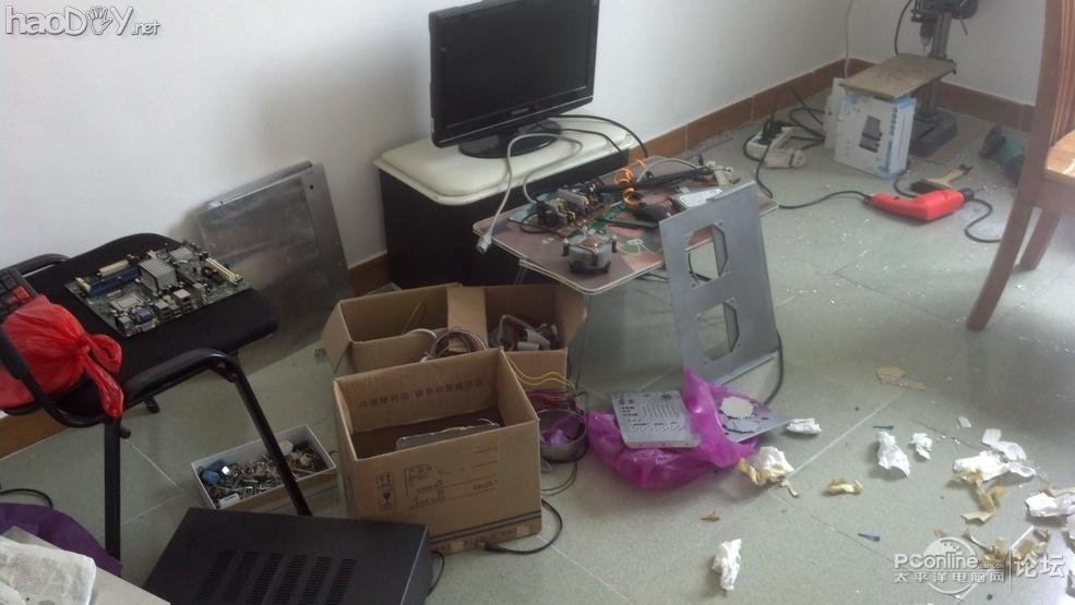 点击查看原图 全手工仿制+改造纯铝散热片+航空插头电脑机箱