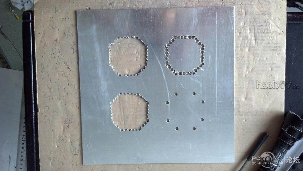 点击查看原图 全手工仿制+改造纯铝散热片+航空插头电脑机箱