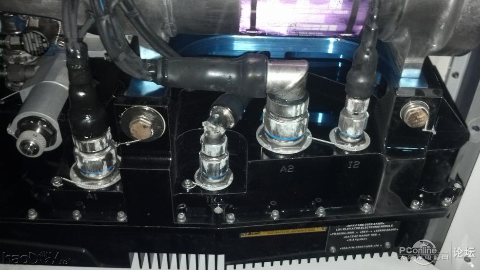 点击查看原图 全手工仿制+改造纯铝散热片+航空插头电脑机箱