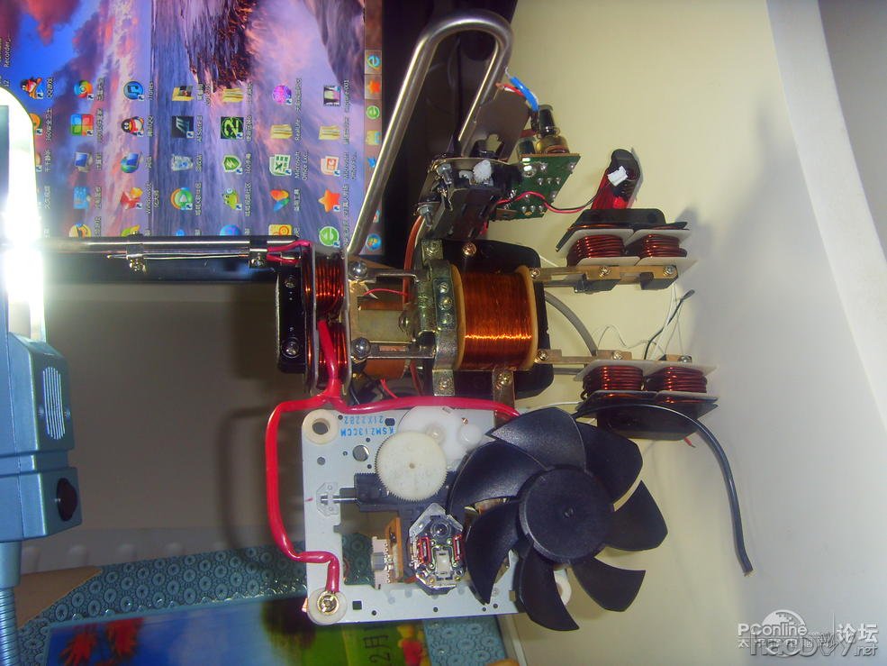 点击查看原图 废物利用自己亲手打造的机器人模型