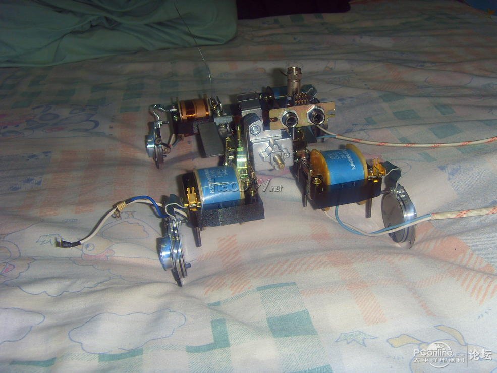 点击查看原图 废物利用自己亲手打造的机器人模型