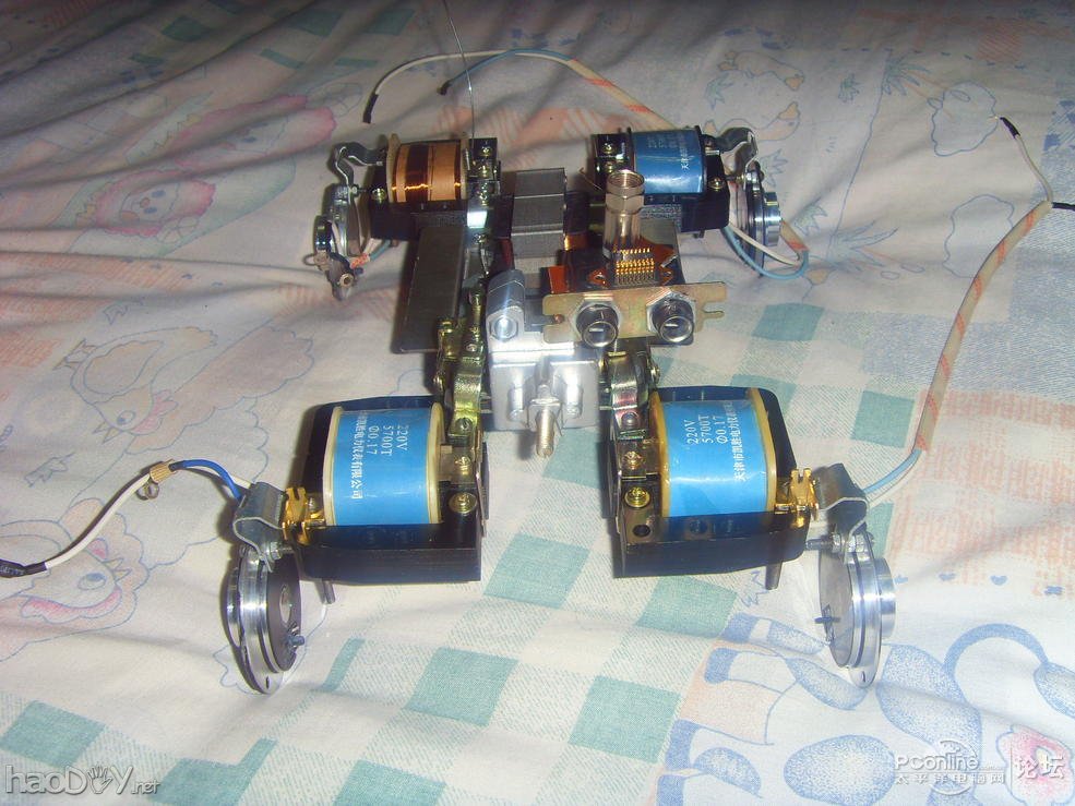 点击查看原图 废物利用自己亲手打造的机器人模型