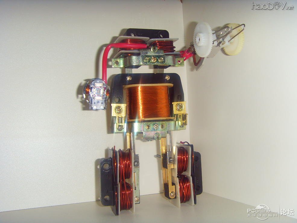 点击查看原图 废物利用自己亲手打造的机器人模型