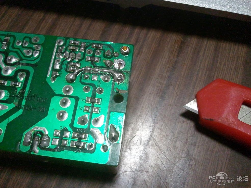 点击查看原图 纯铝打造360°全方位旋转带升降极薄,超窄边框23.6寸显示器