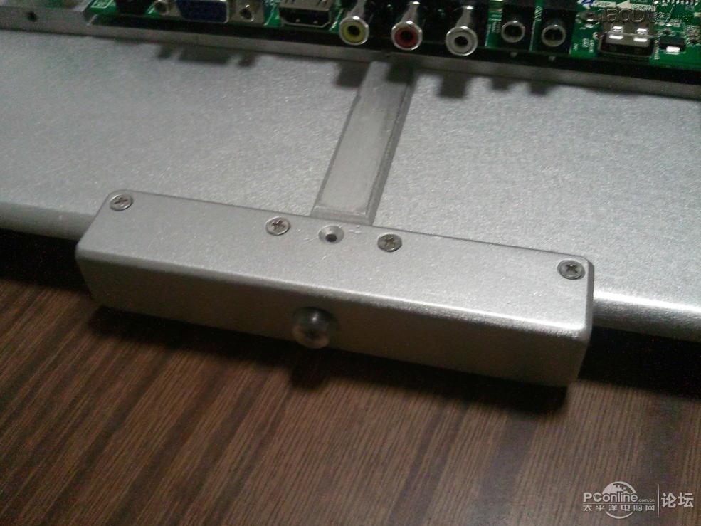 点击查看原图 纯铝打造360°全方位旋转带升降极薄,超窄边框23.6寸显示器