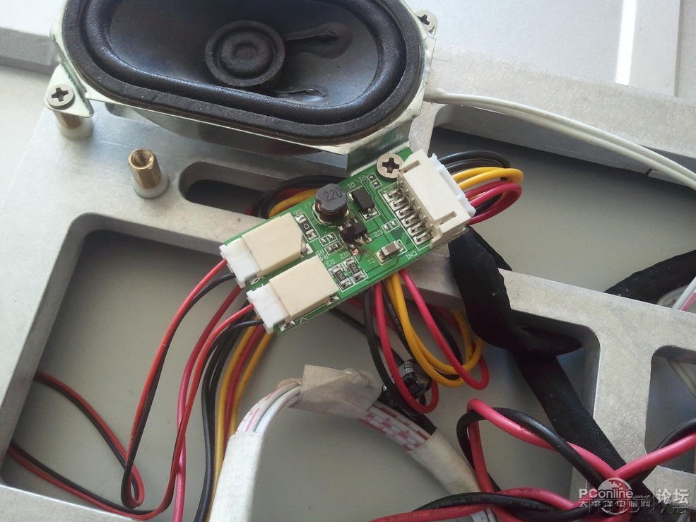 点击查看原图 纯铝打造360°全方位旋转带升降极薄,超窄边框23.6寸显示器