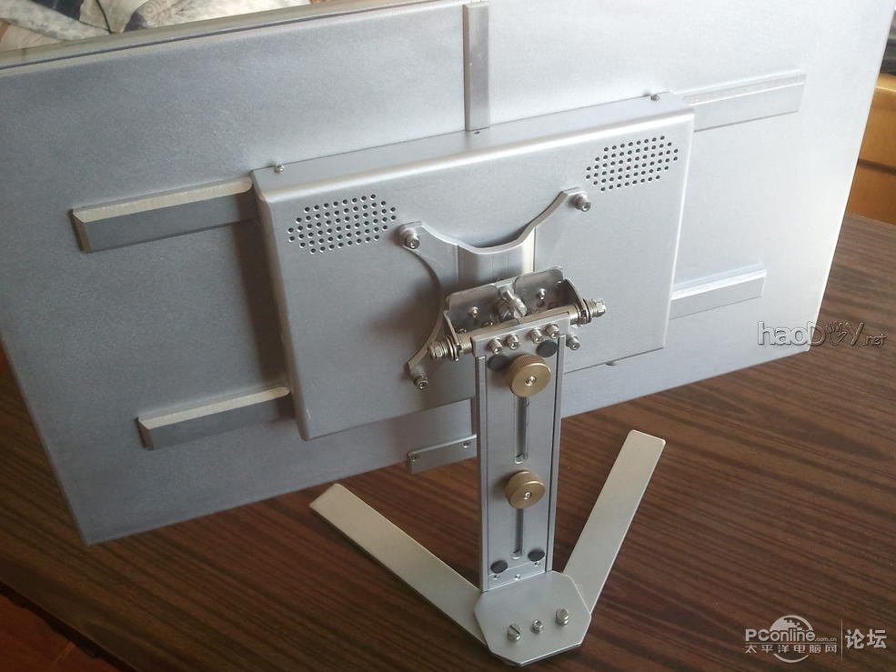 点击查看原图 纯铝打造360°全方位旋转带升降极薄,超窄边框23.6寸显示器