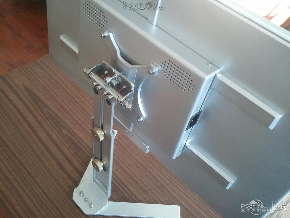 点击查看原图 纯铝打造360°全方位旋转带升降极薄,超窄边框23.6寸显示器