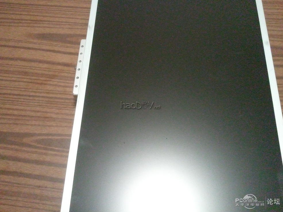 点击查看原图 纯铝打造360°全方位旋转带升降极薄,超窄边框23.6寸显示器