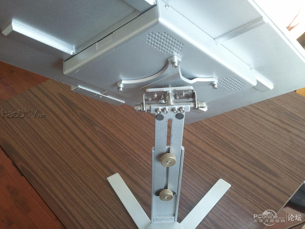 点击查看原图 纯铝打造360°全方位旋转带升降极薄,超窄边框23.6寸显示器