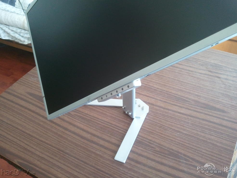 点击查看原图 纯铝打造360°全方位旋转带升降极薄,超窄边框23.6寸显示器