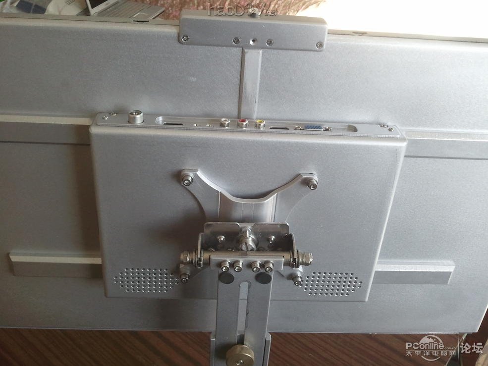 点击查看原图 纯铝打造360°全方位旋转带升降极薄,超窄边框23.6寸显示器