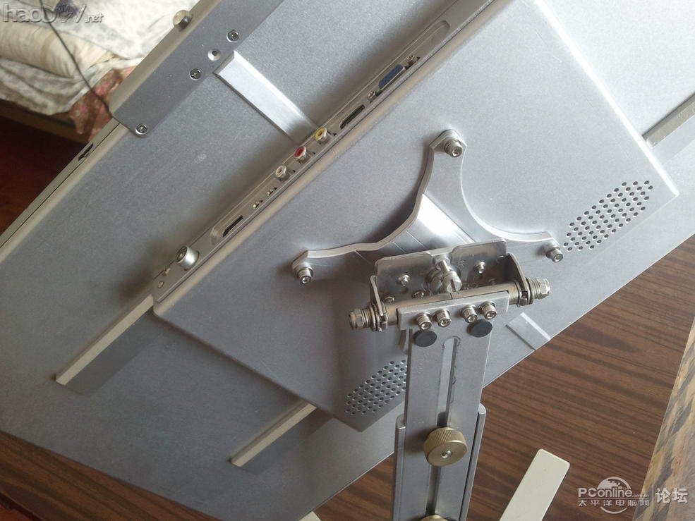 点击查看原图 纯铝打造360°全方位旋转带升降极薄,超窄边框23.6寸显示器