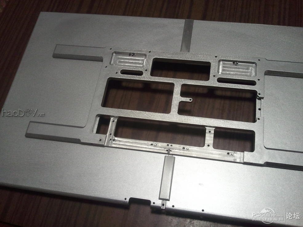 点击查看原图 纯铝打造360°全方位旋转带升降极薄,超窄边框23.6寸显示器