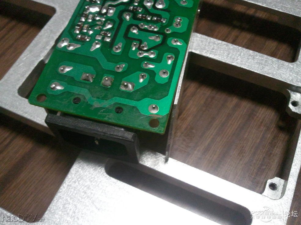 点击查看原图 纯铝打造360°全方位旋转带升降极薄,超窄边框23.6寸显示器