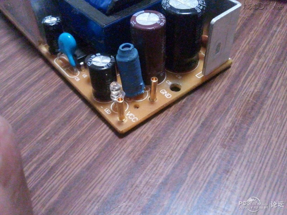 点击查看原图 纯铝打造360°全方位旋转带升降极薄,超窄边框23.6寸显示器