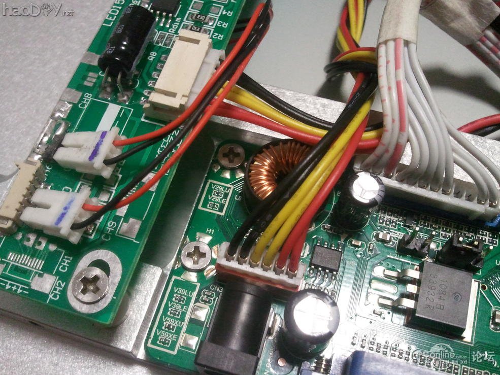 点击查看原图 纯铝打造360°全方位旋转带升降极薄,超窄边框23.6寸显示器