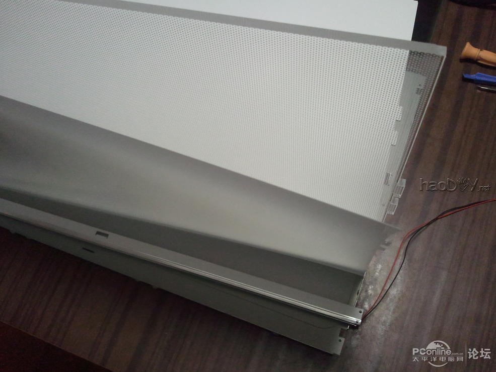 点击查看原图 纯铝打造360°全方位旋转带升降极薄,超窄边框23.6寸显示器