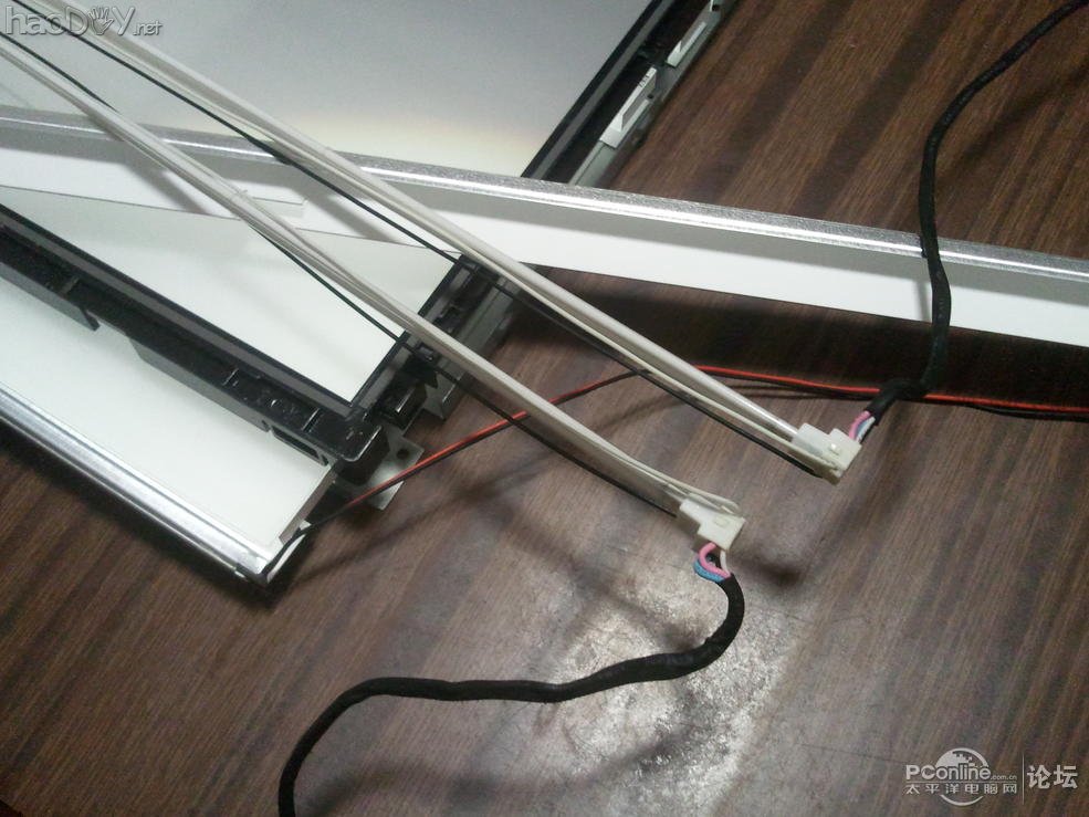 点击查看原图 纯铝打造360°全方位旋转带升降极薄,超窄边框23.6寸显示器